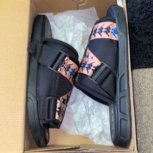 Size 12 Kappa slides black